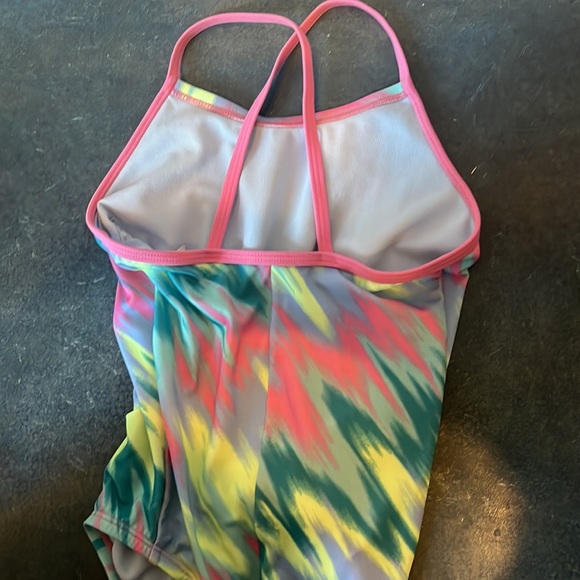 2 girls Nike swimsuits - Picture 6 of 6